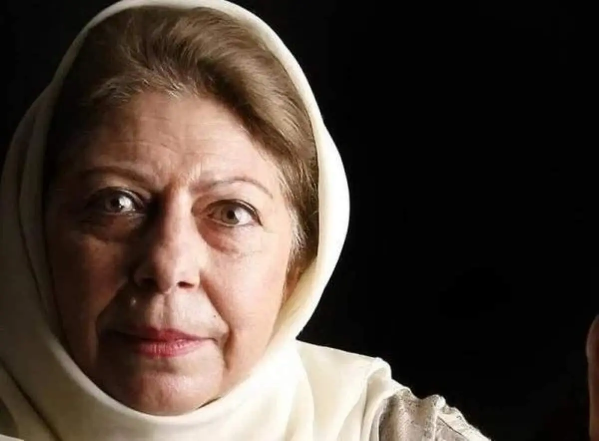 استایل رنگارنگ ثریا قاسمی در کنار پسرش در ۸۴ سالگی