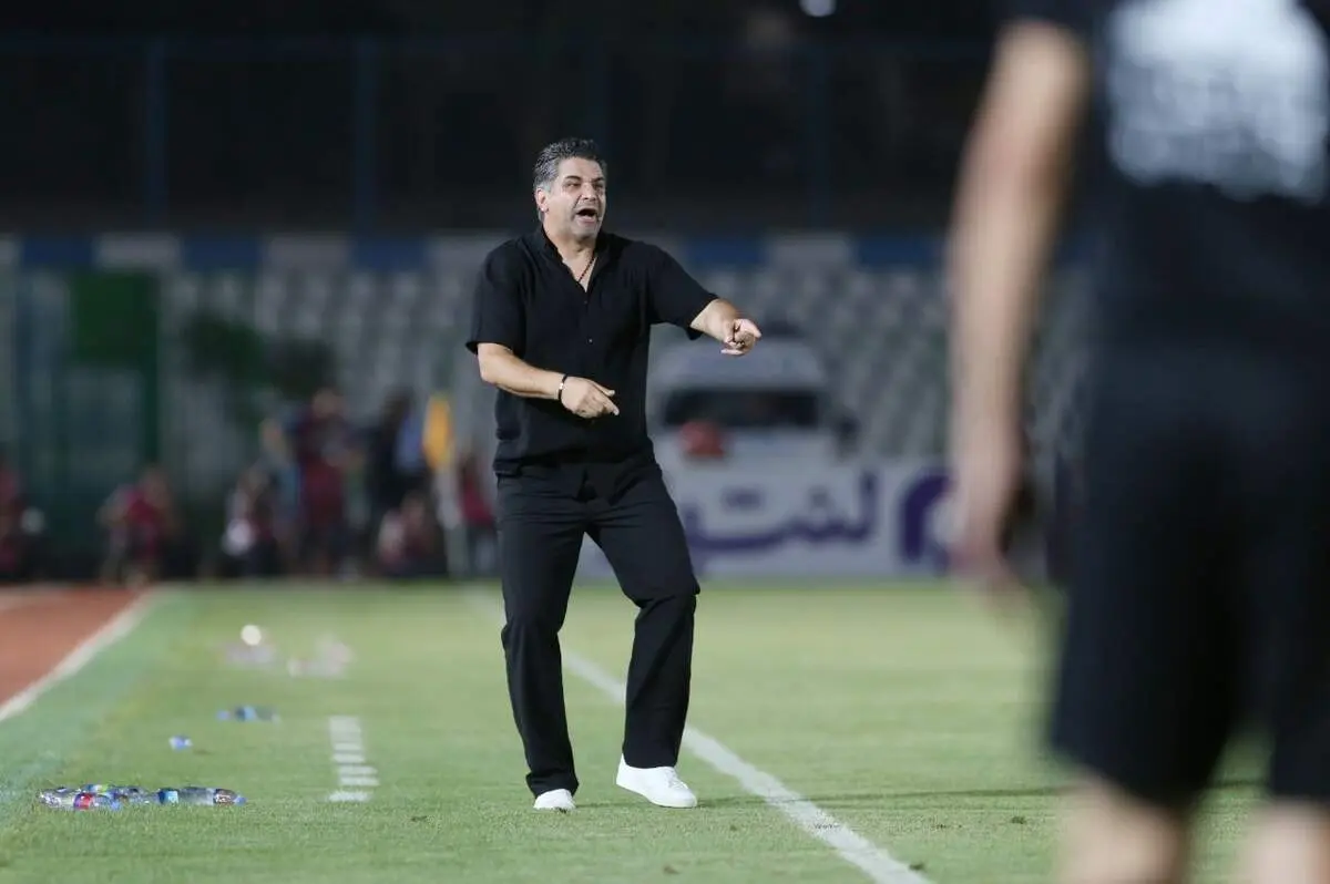 مربی استقلالی و حرکت عجیبش با یک خبرنگار