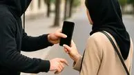ویدیویی از زورگیری و گوشی‌قاپی از دختری جوان در ستارخان در روز روشن