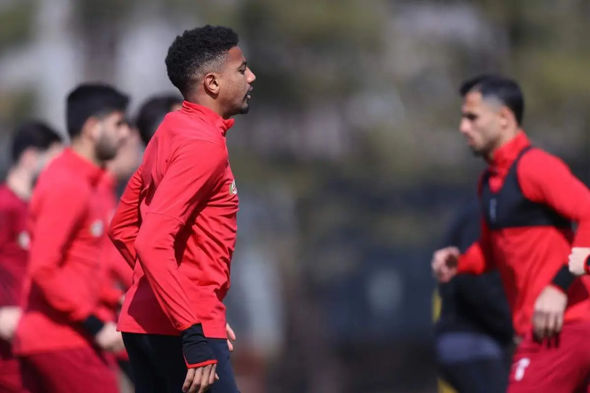 فاصله‌گرفتن مدافع پرسپولیس از میدان