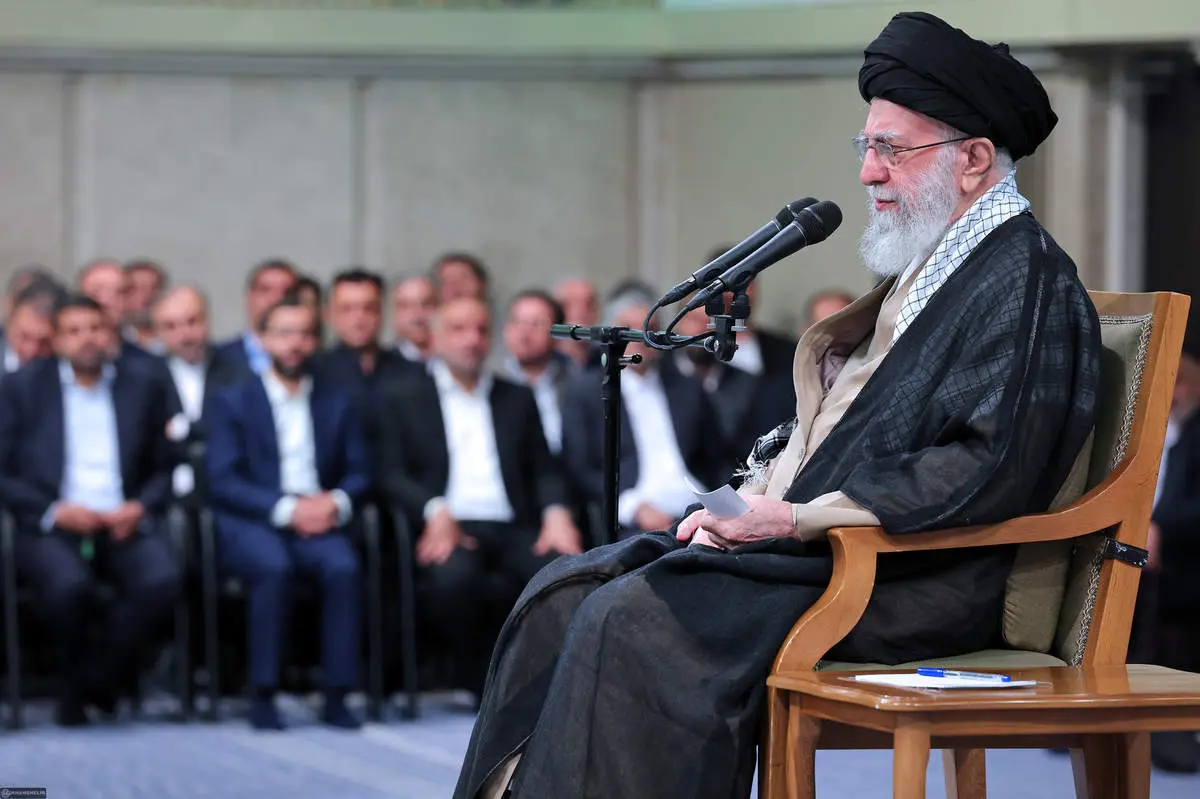 انتقاد رهبر انقلاب از رفع ممنوعیت واردات کالاهای دارای تولید داخل: به ضرر کشور و جامعه کارگری است