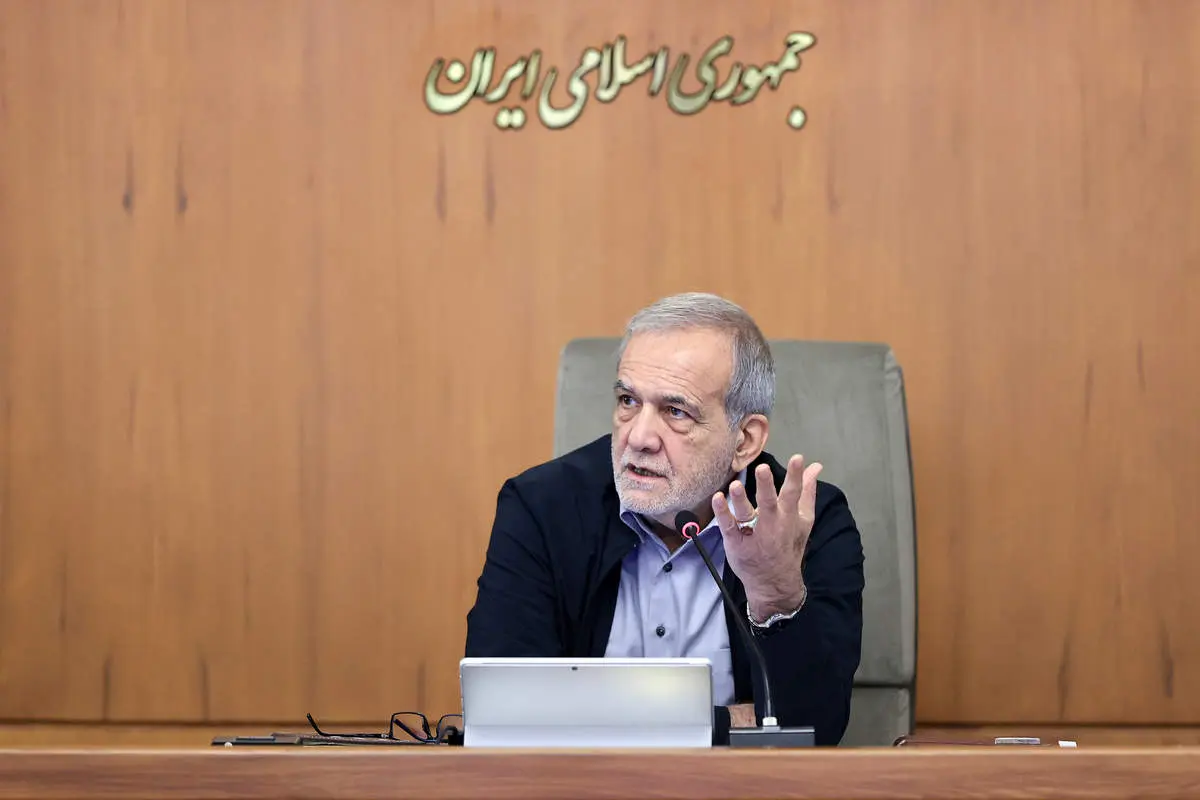 انتقاد دولت از رویکرد برخی برنامه‌های زنده صداوسیما؛ تأکید پزشکیان بر نقد منصفانه و پرهیز از تخریب