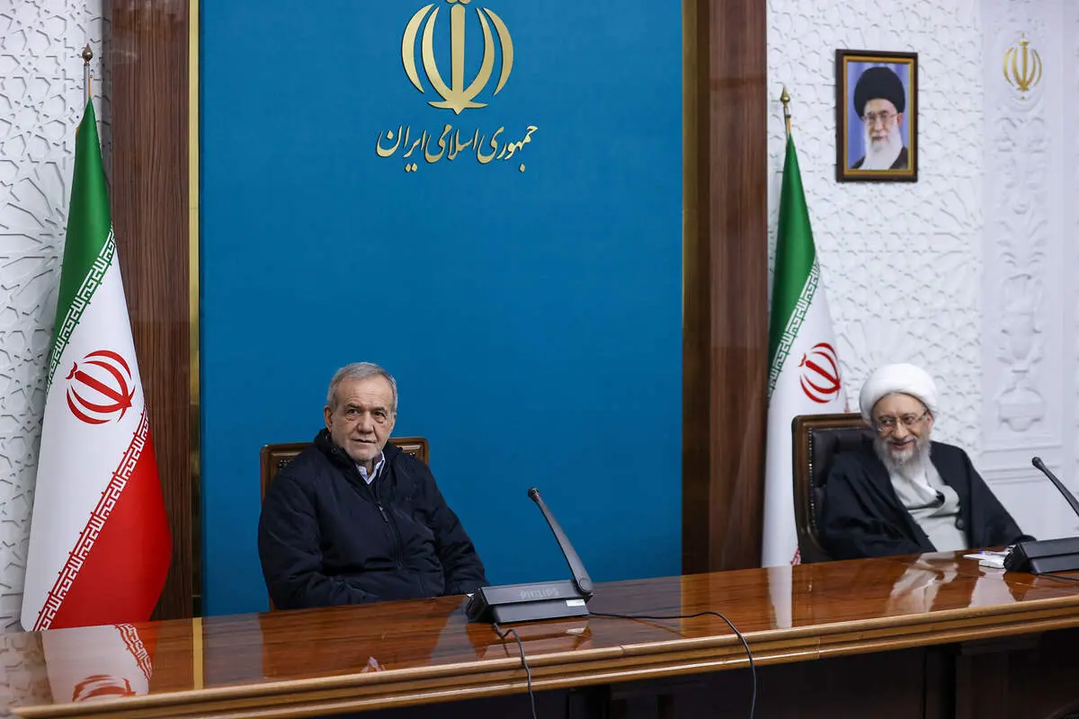 پزشکیان: دولت درگیر یک جنگ تمام‌عیار اقتصادی با دشمن خارجی و برخی ذی‌نفعان رانت ارزی در داخل است
