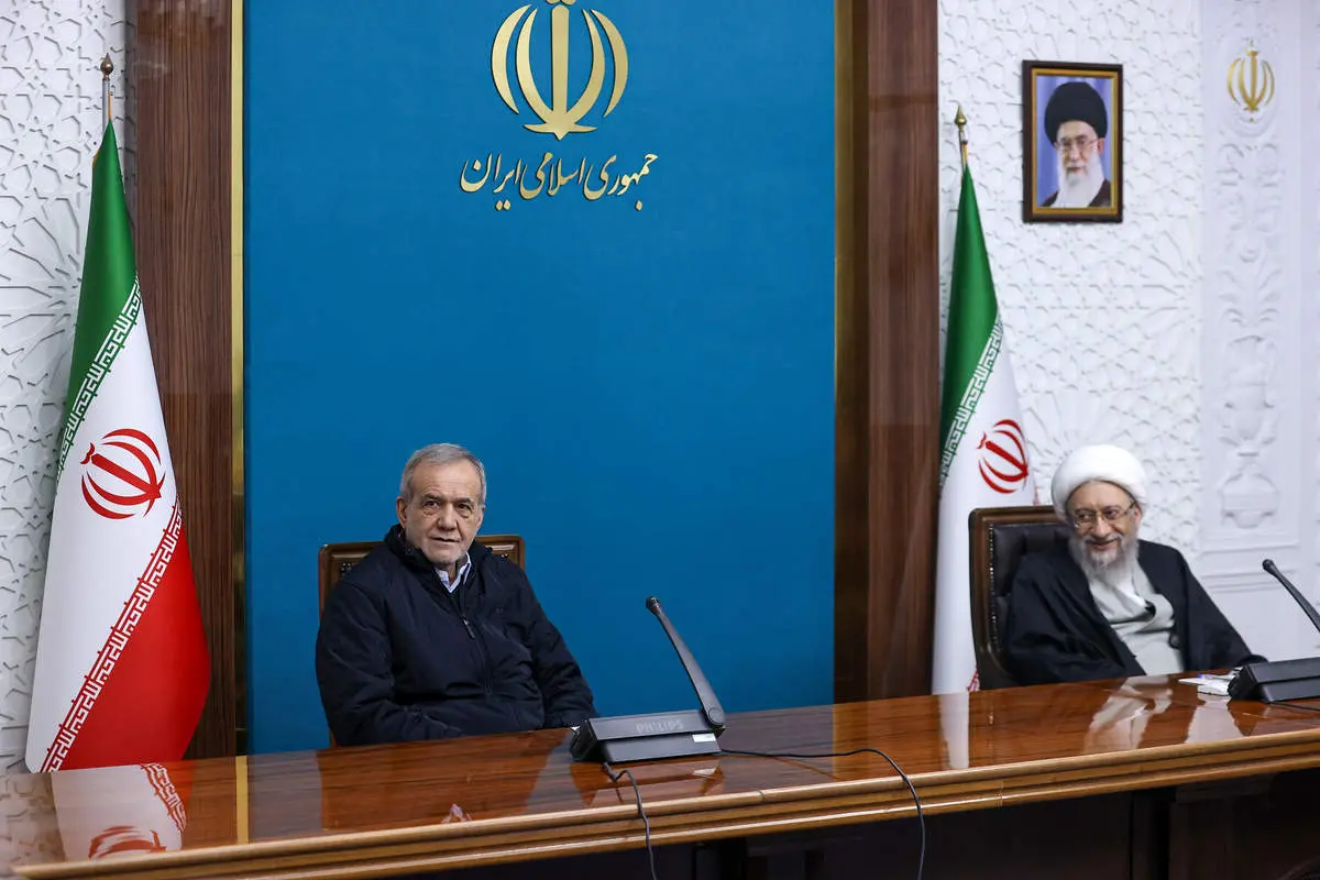 پزشکیان: دولت درگیر یک جنگ تمام‌عیار اقتصادی با دشمن خارجی و برخی ذی‌نفعان رانت ارزی در داخل است