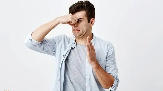 ۱۰ عادت روزمره که باعث بوی ناخوشایند خانه می‌شوند