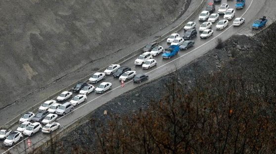 ترافیک سنگین در جاده‌های شمالی؛ جاده چالوس باز هم یک طرفه شد