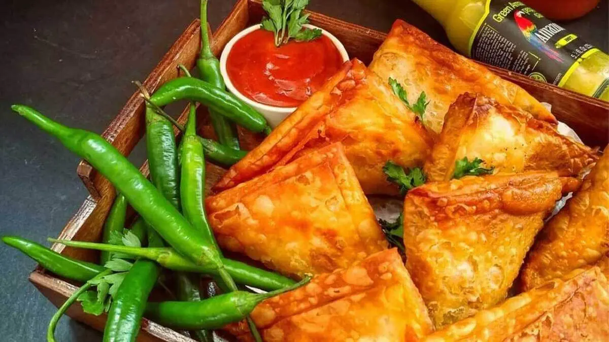 رازهای خوشمزگی سمبوسه بازاری: طرز تهیه‌ای که باید بدانید