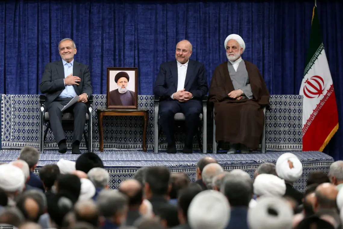 مراسم تنفیذ حکم ریاست جمهوری مسعود پزشکیان توسط رهبر انقلاب