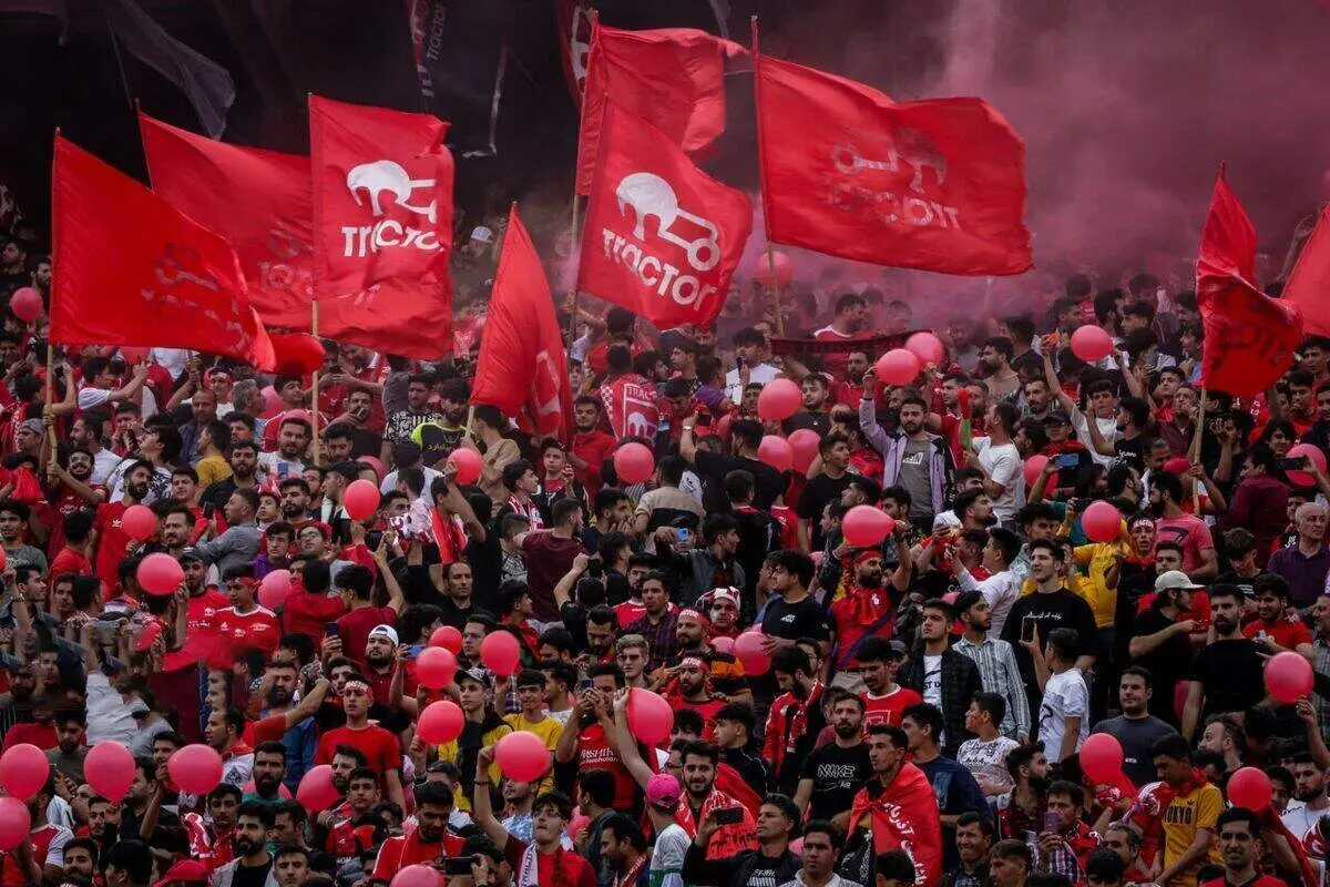 حمله عجیب هواداران پرسپولیس به مدیرعامل تراکتور در جشن آبی‌ها