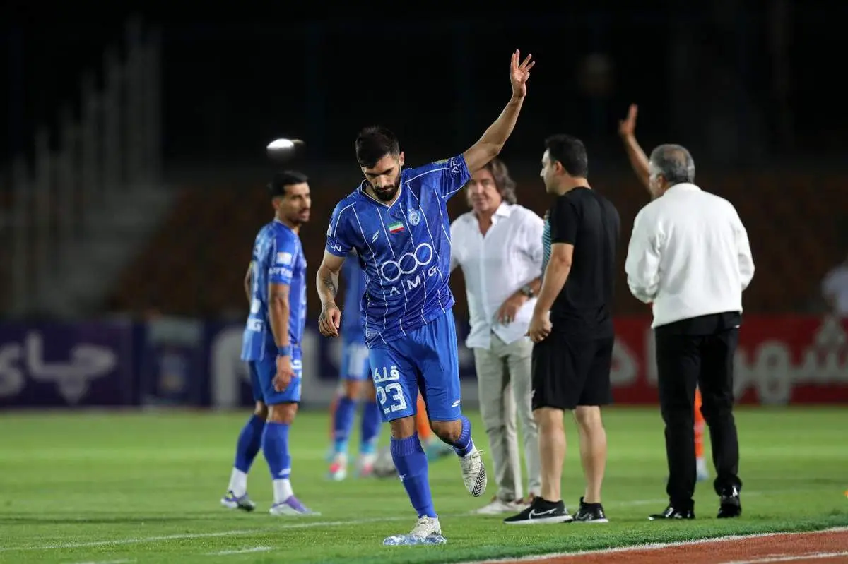 گران‌ترین بازیکن استقلال اخراج شد