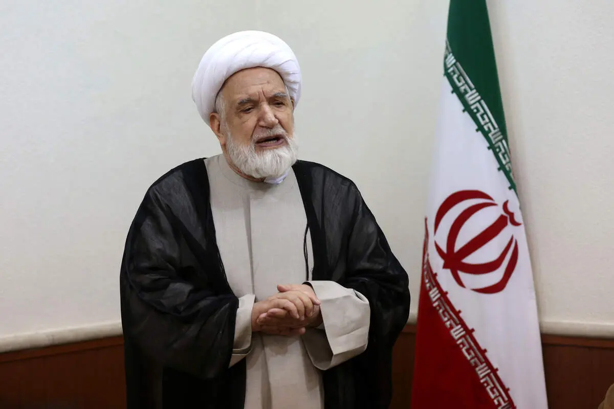 اولین بیانیه مهدی کروبی پس از پایان حصر: ترجیح می‌دهم همراه با میرحسین موسوی از حصر خارج شوم