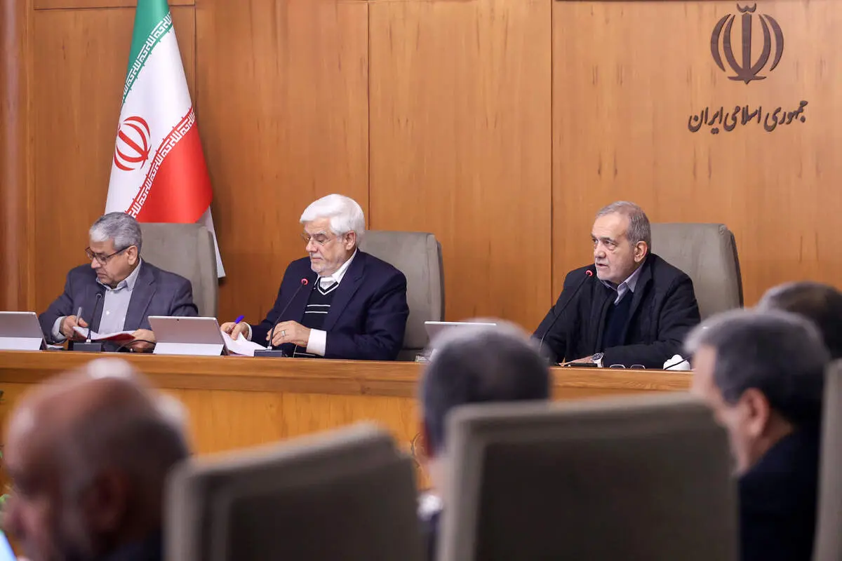 دستور پزشکیان برای اجرای کامل قانون مالیات‌های مستقیم، توزیع کالابرگ الکترونیک و شناسایی مبادی خروج بنزین