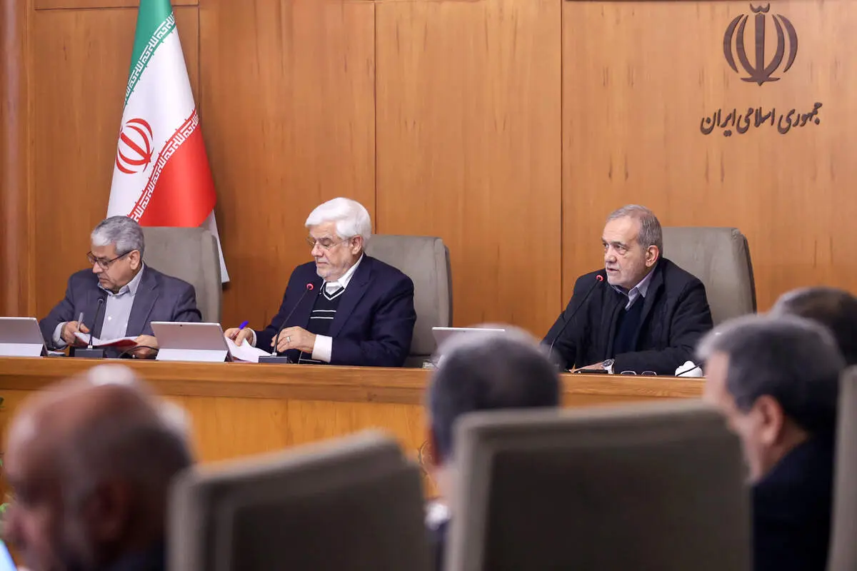 دستور پزشکیان برای اجرای کامل قانون مالیات‌های مستقیم، توزیع کالابرگ الکترونیک و شناسایی مبادی خروج بنزین