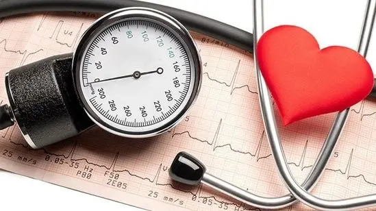 هشدار متخصصان قلب: یک اشتباه ساده در انتخاب بالش، فشارخون صبحگاهی را بی‌صدا بالا می‌برد