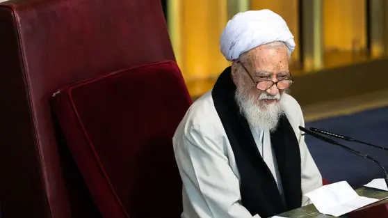 رئیس مجلس خبرگان: برای افراد محجبه امتیازاتی مانند تخفیف مالیاتی و بخشودگی جرایم رانندگی در نظر بگیریم
