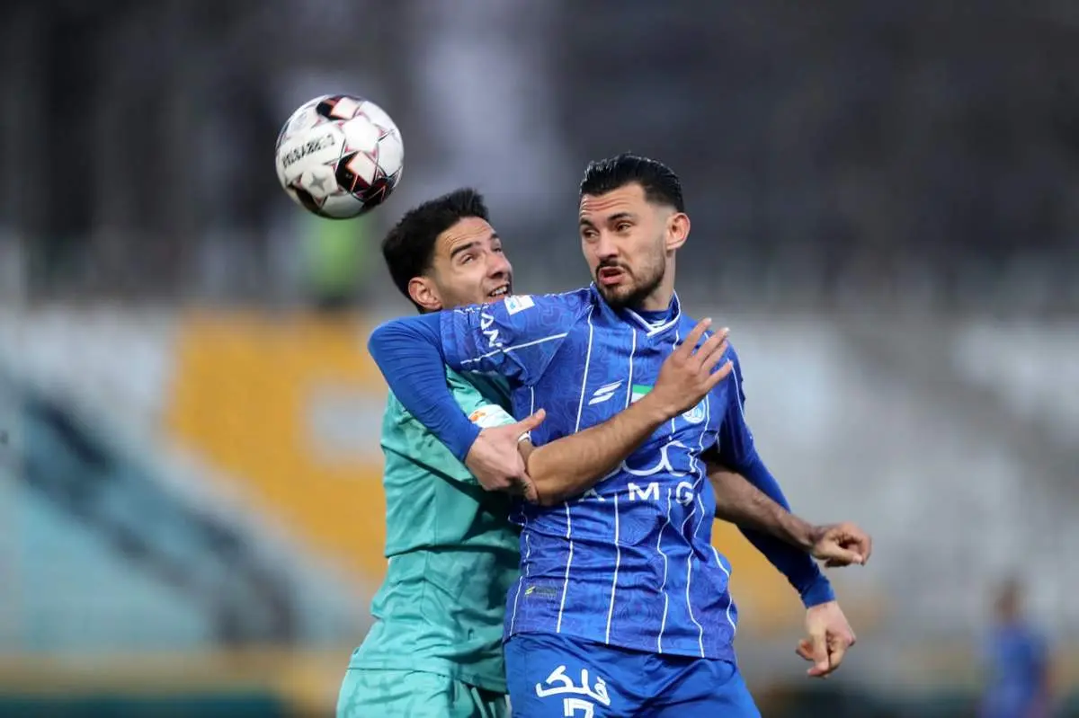 اعتراض شدید هواداران استقلال به ساپینتو: چرا به جای رامین این بازیکن را ندادی؟