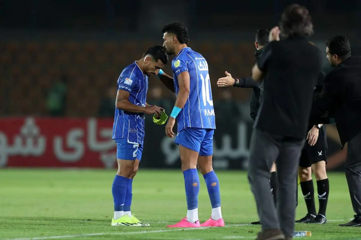 واکنش آتشین هواداران استقلال پس از تساوی مقابل الوصل/ ساپینتو و بازیکنان فرار کردند