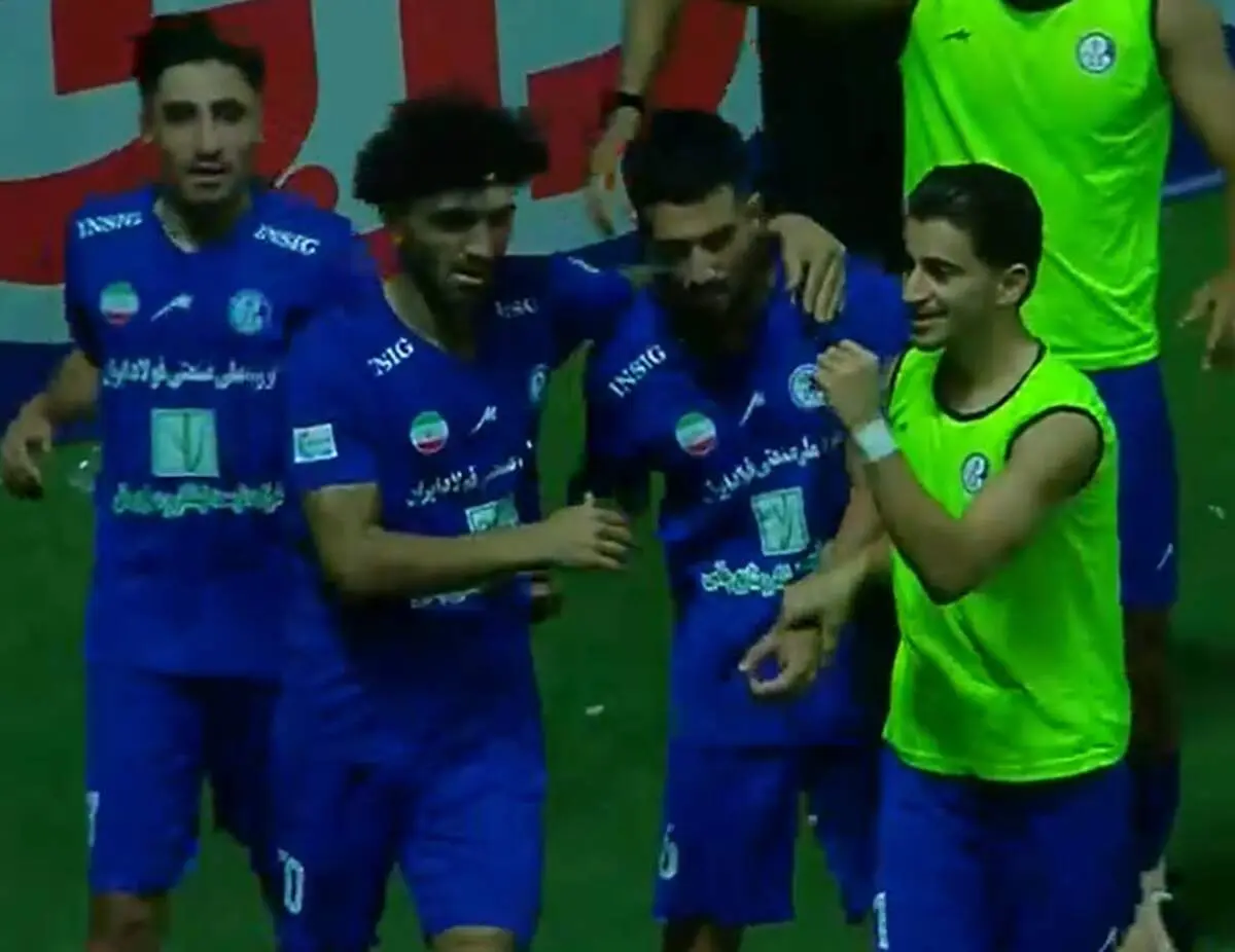 کری‌خوانی شدید بازیکن پرسپولیسی برای استقلال بعد از گلزنی