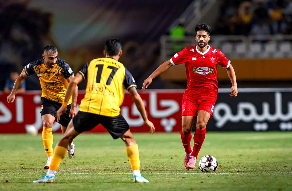 داوری پرحاشیه در جدال پرسپولیس و سپاهان؛ صحنه‌های مشکوک جنجال‌دردسرساز شدند
