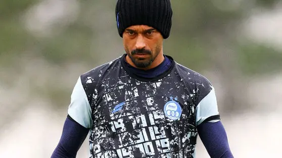 واکنش شدید هواداران استقلال برای بیرون رفتن رامین از اردوی آبی‌ها