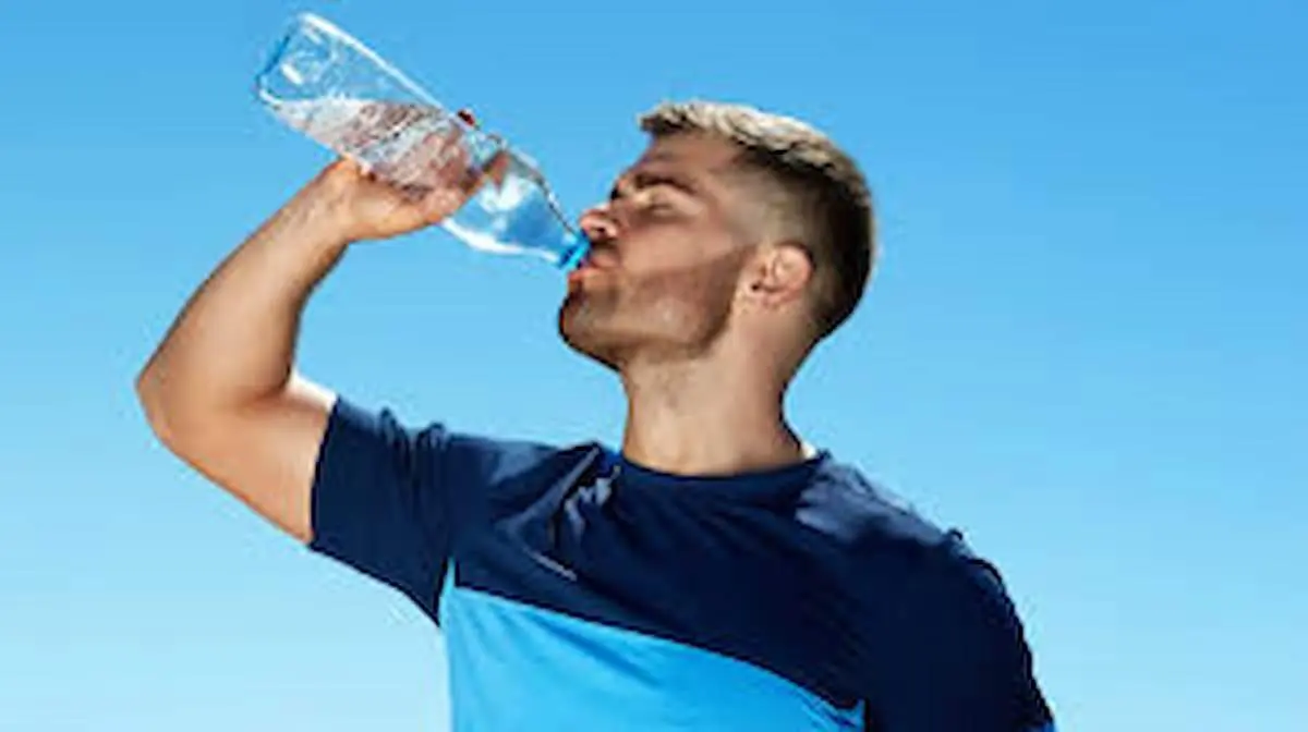 هشدار: برای پیشگیری از زوال عقل آب از بطری ننوشید
