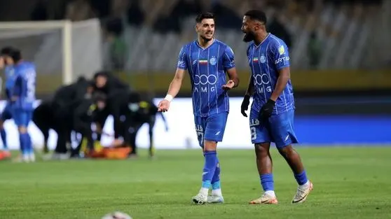 درگیری جنجالی دو ستاره استقلال با هم در نقش جهان +عکس