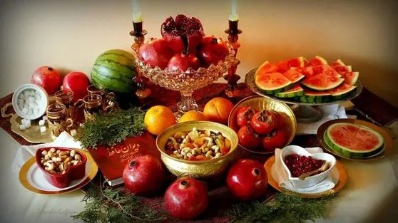 مقایسه قیمت‌ها از شب یلدای ۱۴۰۳ تا یلدای ۱۴۰۴ | نرخ شیرینی و آجیل در بازار یلدایی چند؟