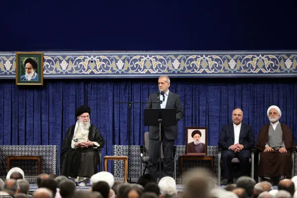 مراسم تنفیذ حکم ریاست جمهوری مسعود پزشکیان توسط رهبر انقلاب