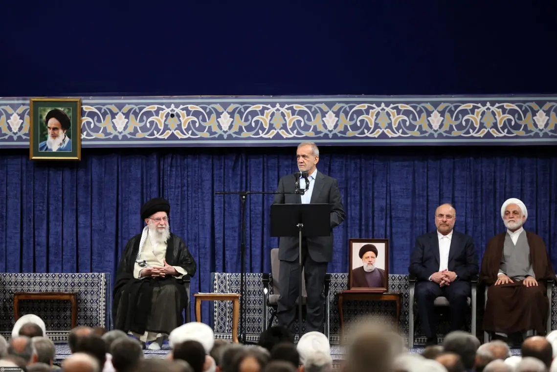 مراسم تنفیذ حکم ریاست جمهوری مسعود پزشکیان توسط رهبر انقلاب