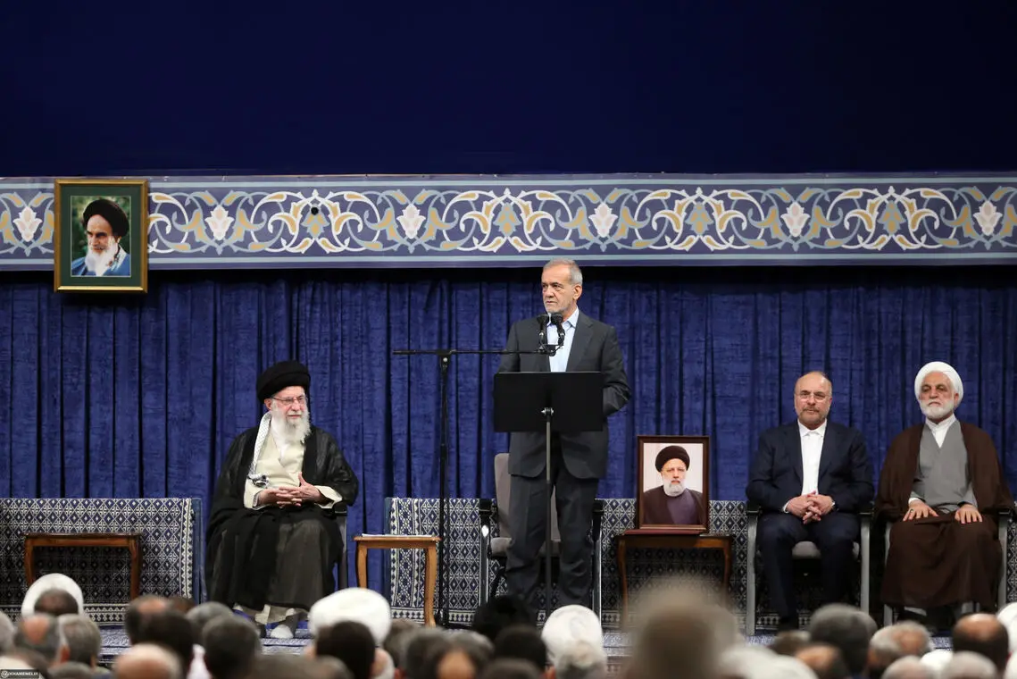 مراسم تنفیذ حکم ریاست جمهوری مسعود پزشکیان توسط رهبر انقلاب
