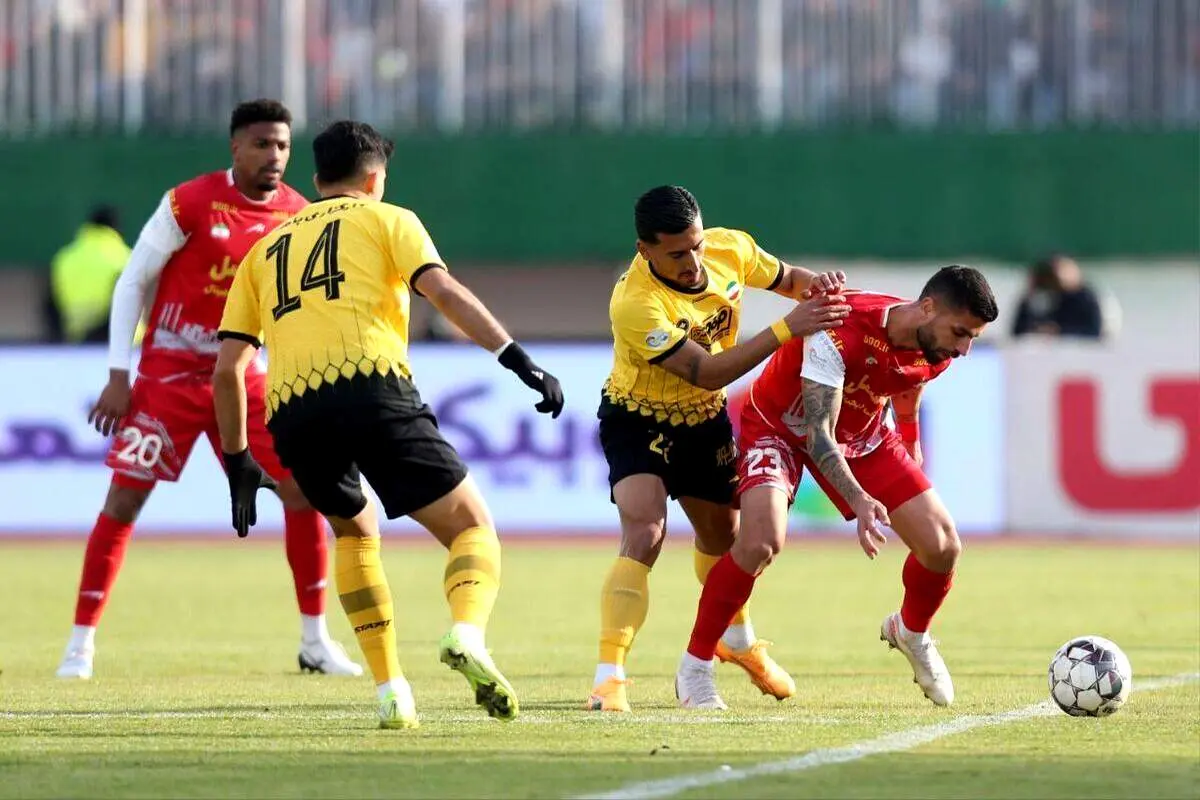 دیدار جذاب پرسپولیس و سپاهان با نصب دوربین روی لباس داور!