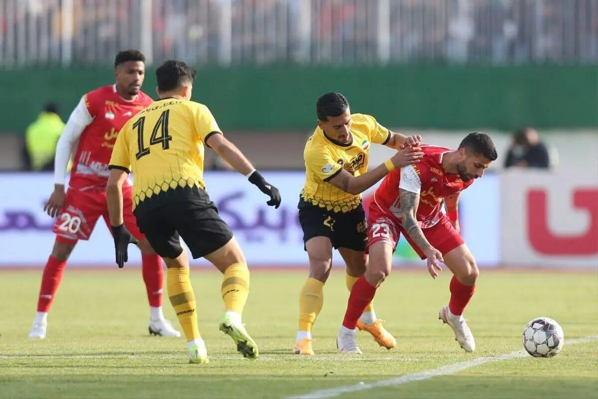 دیدار جذاب پرسپولیس و سپاهان با نصب دوربین روی لباس داور!