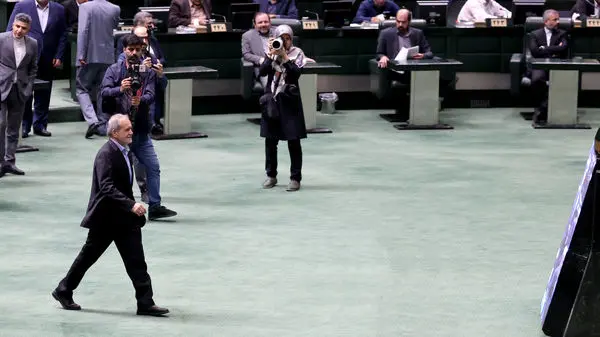 افزایش ۲۰ درصدی حقوق کارمندان و بازنشستگان در بودجه ۱۴۰۵/ جزئیات لایحه و رقم‌های اصلی منتشر شد