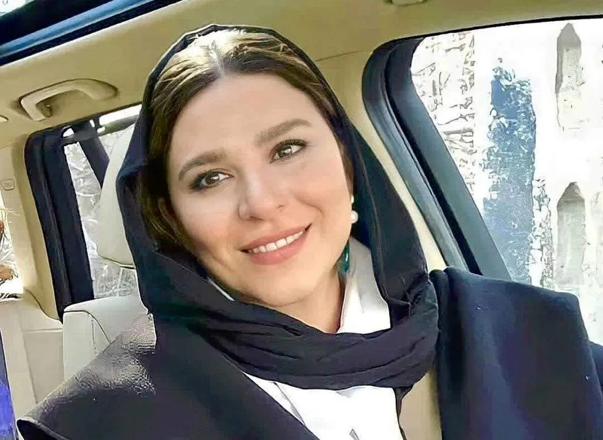 سحر دولتشاهی با تیپ بهاری در کوچه‌های تهران