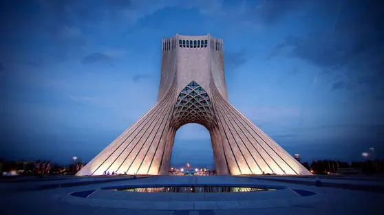 کنسرت در آزادی؛ اعتراض تند نماینده قم به دولت: مردم برق ندارند، شما ساز می‌زنید؟