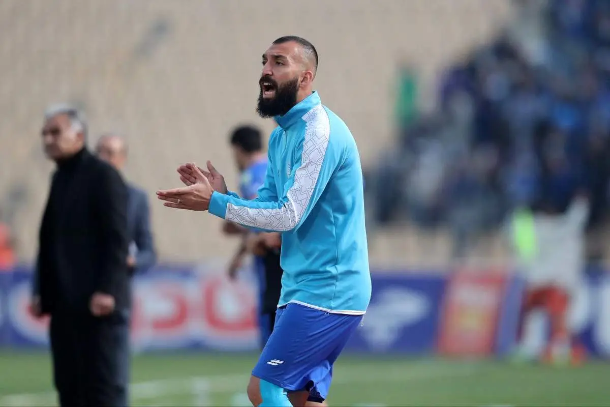 جنگ شطرنجی استقلال در آسیا با پوستری از روزبه چشمی و عارف غلامی+عکس