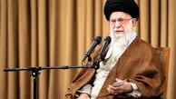 پیام معنادار: تصویری از آیه‌ای که بالای سر رهبر انقلاب نصب شده بود