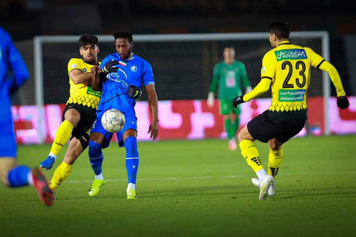 عجیب اما واقعی: ستاره تیم ملی از پرواز امارات جا ماند