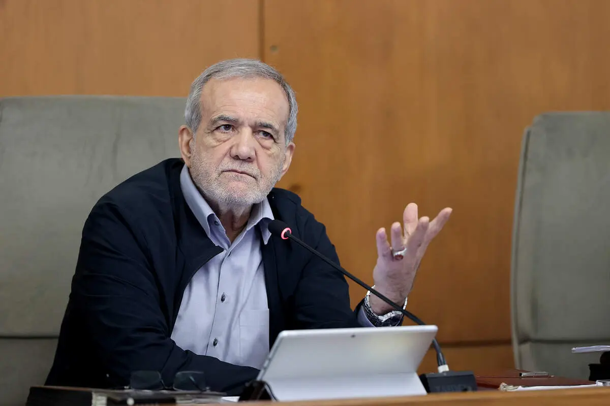 پزشکیان: نباید نیروهای علمی و متخصصین را به دلیل یک اظهارنظر از حضور در مراکز علمی و تخصصی محروم کنیم