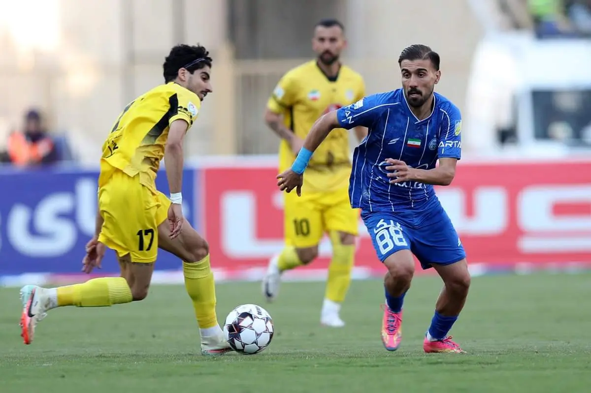 جدول لیگ برتر بعد از برد استقلال/ استقلال بعد از بیش از ۵۰۰ روز صدرنشین شد