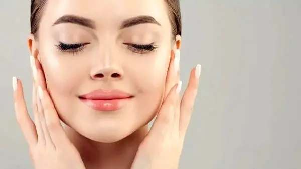 راز جوان‌سازی پوست زیر ذره‌بین: آیا هیالورونیک اسید واقعاً بی‌خطر است؟