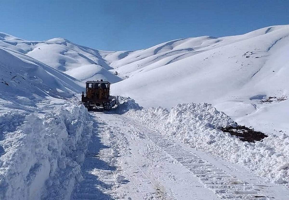 ترافیک نیمه سنگین در محور هراز و آزادراه تهران-پردیس؛ بارش برف شدید در گردنه الماس