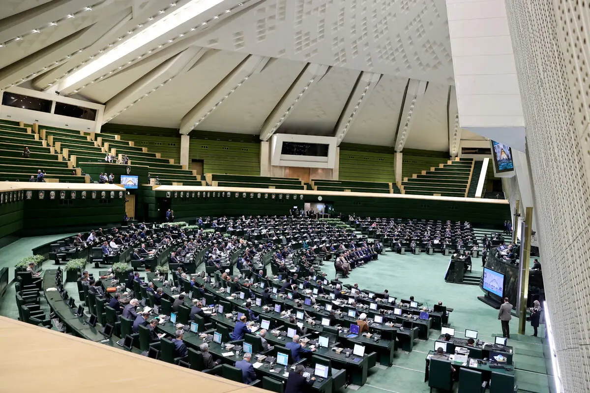 نامه ۷۰ نماینده مجلس برای بازنگری در دکترین دفاعی: سلاح هسته‌ای بسازیم