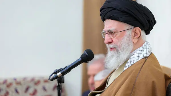 رهبر انقلاب در دیدار با کارگزاران حج: حادثه تلخ بندر شهید رجایی به شدت دل‌مان را سوزاند