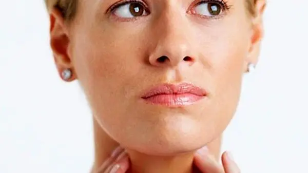 نشانه‌های پنهان کم‌کاری تیروئید که زندگی شما را بی‌خبرانه تحت تأثیر می‌گذارد