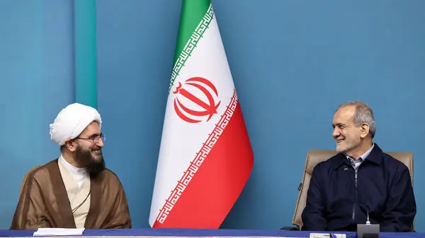 پزشکیان: شکی نیست که باید بنزین را گران کنیم، آب هم پر کنیم ۱۵۰۰ تومان نیست