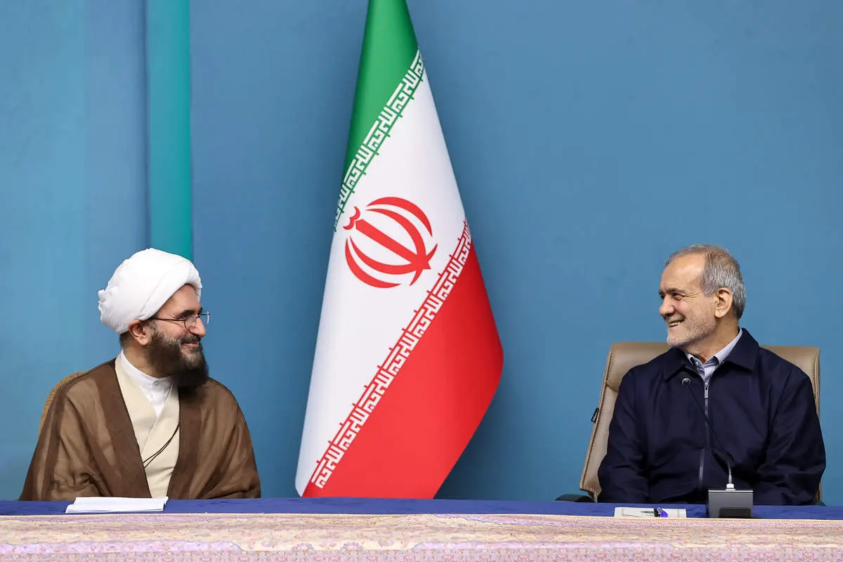 پزشکیان: نباید به دلیل لغزشهای مقطعی، افراد صادق و دغدغهمند را از چرخه خدمترسانی کنار بگذاریم