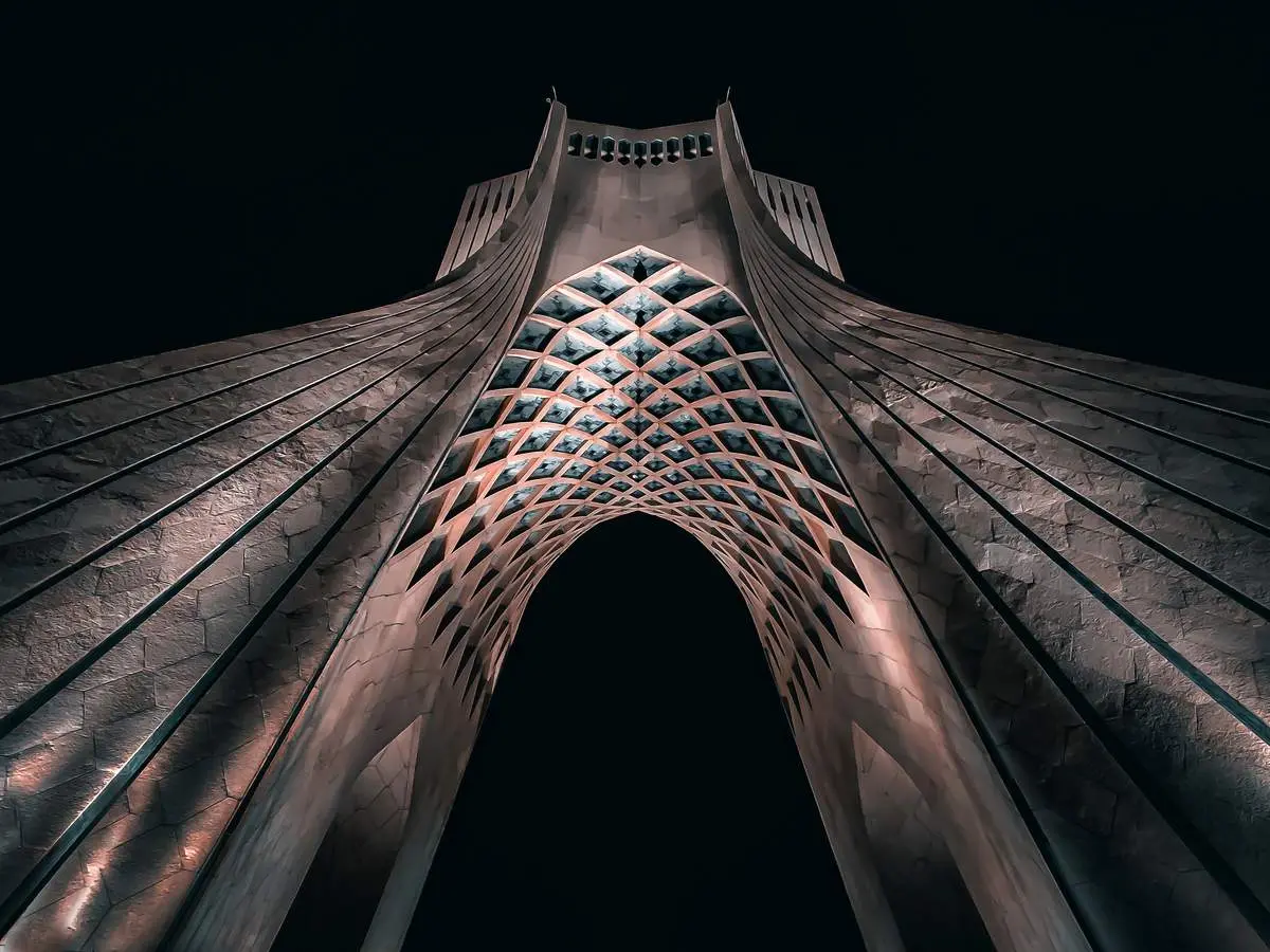 انقلاب فرهنگی در خیابانهای تهران؛ کدام خوانندهها در میدان آزادی کنسرت برگزار میکنند؟