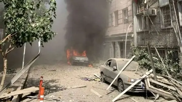 وضعیت پیچیده ایران: نه جنگ، نه صلح – جامعه در انتظار یک تحول بزرگ