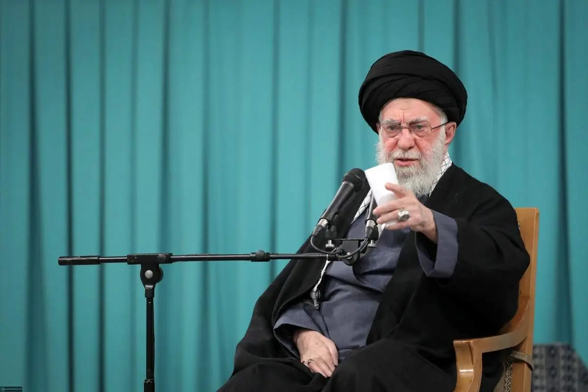 رهبر انقلاب: رئیس جمهور آمریکا را مجرم می‌دانیم / چند هزار نفر را و بعضی‌ها را کاملا وحشیانه به قتل رساندند